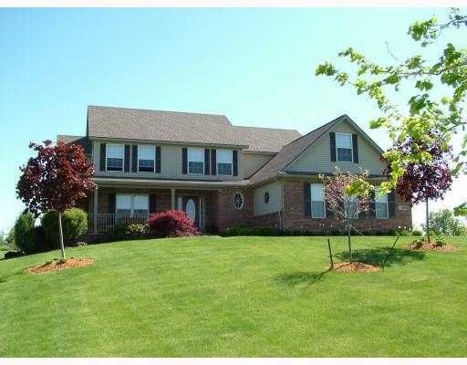 Classic 4-Bedroom Colonial Near Downtown Dexter